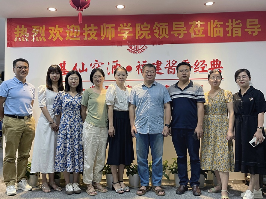 技师学院老师.jpg